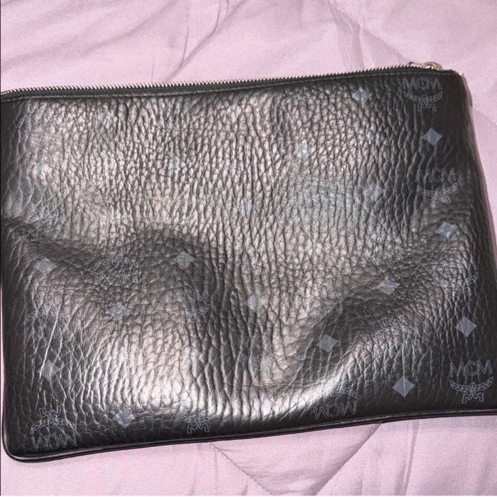 Mcm Crossbody bag (hook for strap broken)